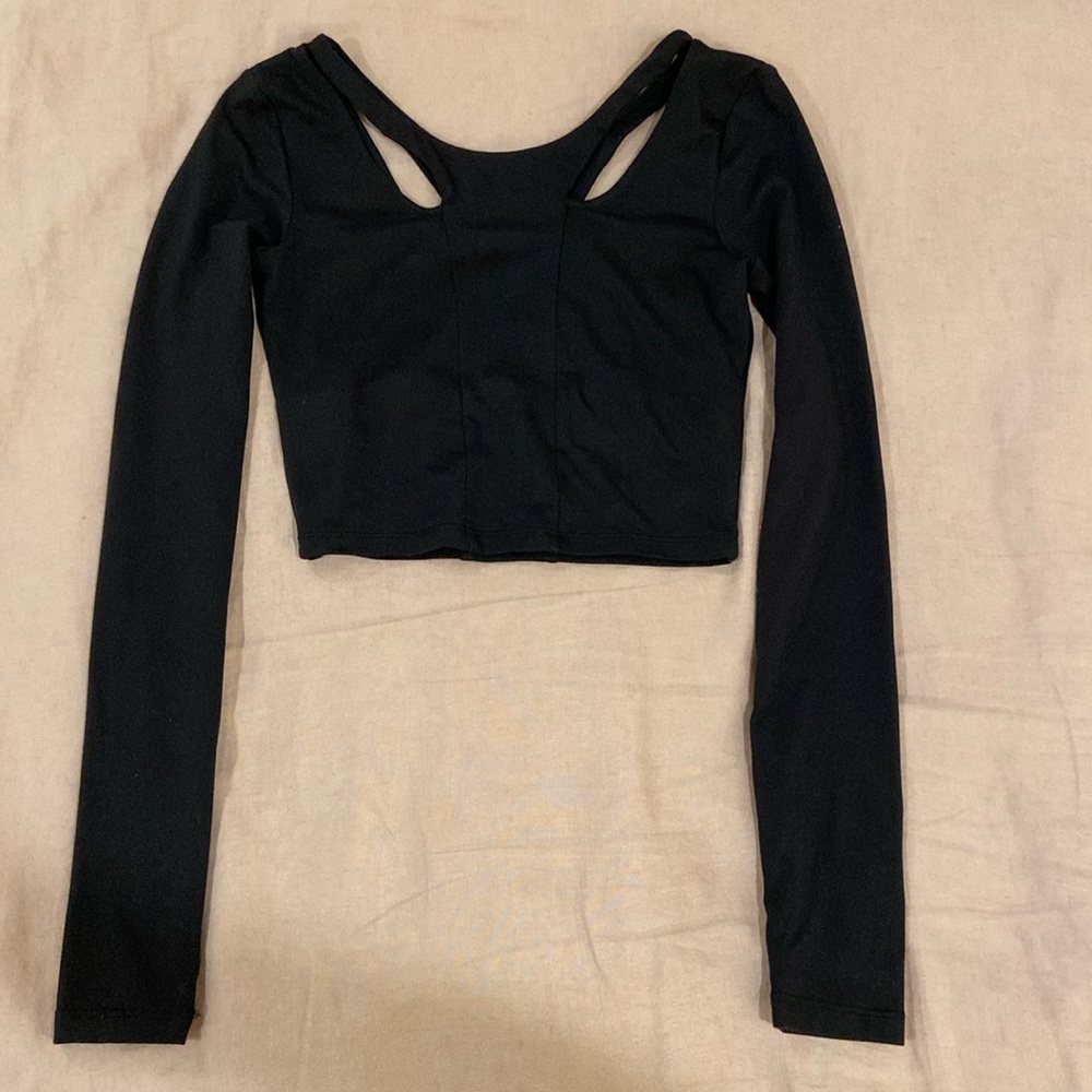 Alo yoga - black cropped long sleeved top